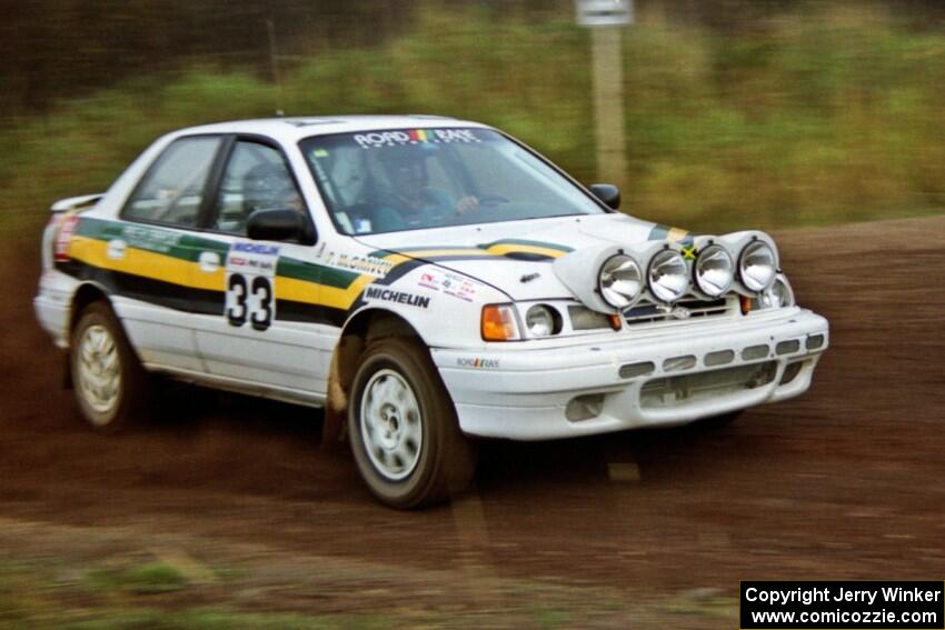 Tom Ottey / Pam McGarvey set up their Hyundai Elantra for a hard right-hander on the practice stage.