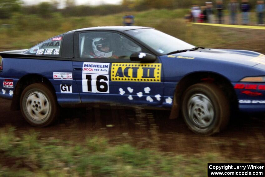 Steve Gingras / Bill Westrick ease their Eagle Talon through a right-hander on the practice stage.