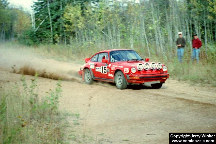 Mike Hurst / Rob Bohn blast away from the start of Menge Creek I in their Porsche 911.