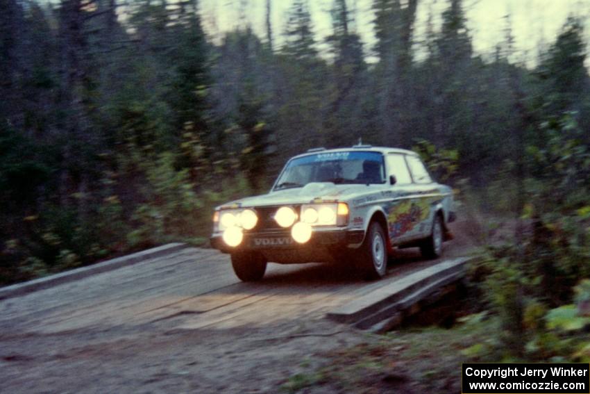 Bill Malik / Farina O'Sullivan lost ground in their Volvo 240 after having problems with the shifter on Menge Creek II.