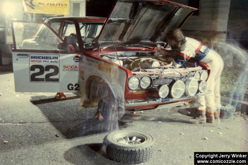 Pete Lahm / Jimmy Brandt work on their Datsun 510 at the first Kenton service.