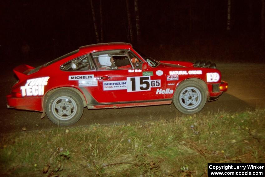 Mike Hurst / Rob Bohn set up for a 90-right at night in their Porsche 911.