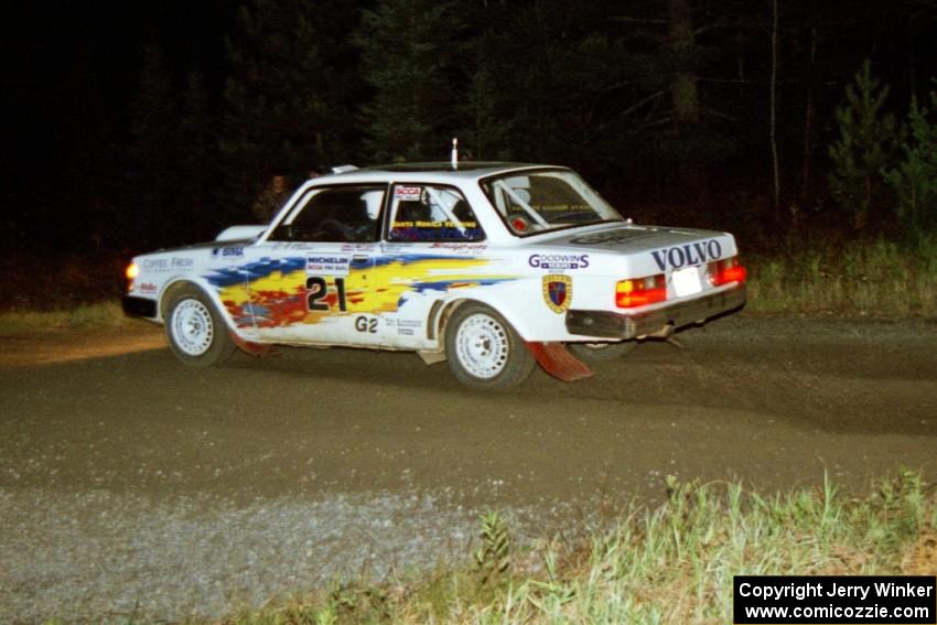 Bill Malik / Farina O'Sullivan throw their Volvo 240 through a 90-right at night.