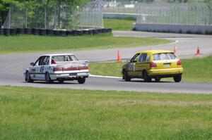 Team Short Bus VW Golf GL passes the Slugworks Honda Civic in the carousel