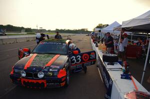 Tubby Butterman BMW 325 in the pits