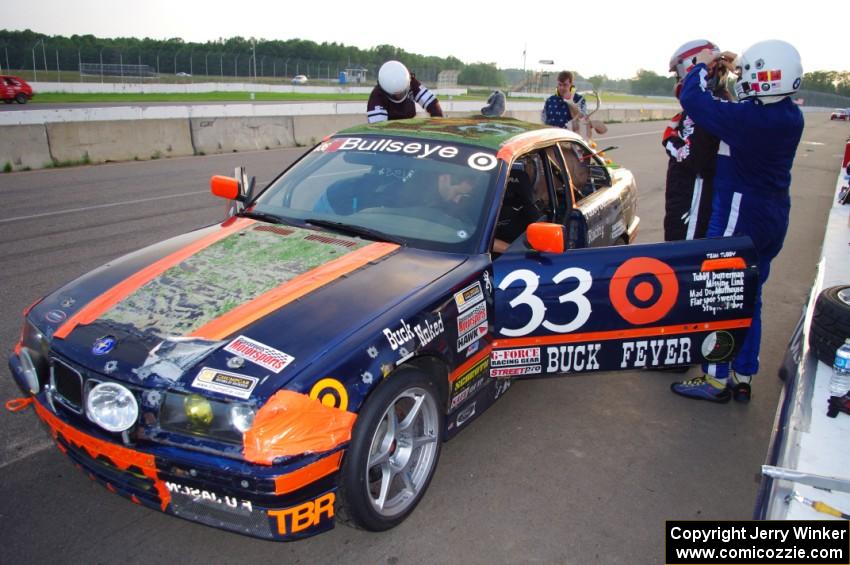 Tubby Butterman BMW 325 in the pits