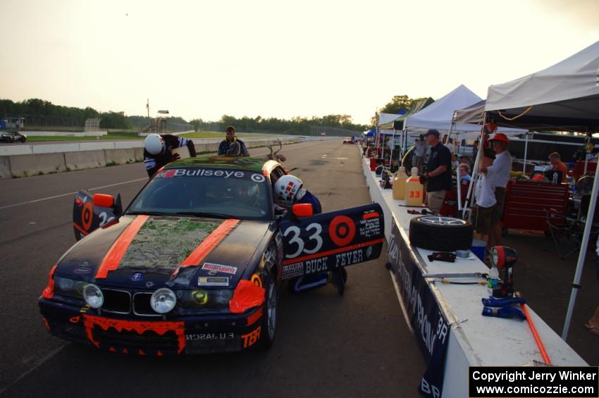 Tubby Butterman BMW 325 in the pits