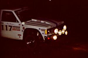 Ken Stewart / Doc Shrader get the suspension light on their Chevy S-10 at the crossroads.