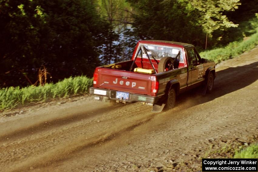 Scott Carlborn / Dale Dewald drift their Jeep Cherokee slightly while at speed just after the crossroads crest.