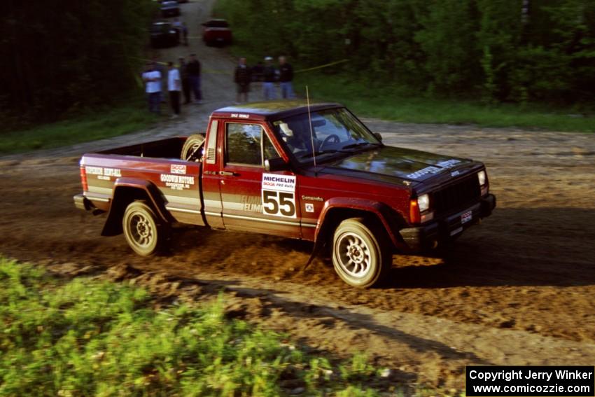 Scott Carlborn / Dale Dewald drift their Jeep Cherokee at the crossroads spectator location.