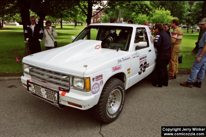 John Daubenmier / Stan Rosen Chevy S-10 at the green before the rally.