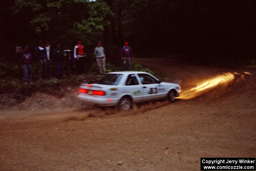 Ted Mendham / Lise Mendham Nissan Sentra SE-R at a 90-left on SS7, Wilson Run I.