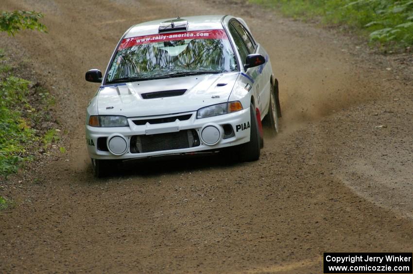 Chris Gilligan / Joe Petersen set up for a left-hander on SS2 in their Mitsubishi Lancer Evo IV.