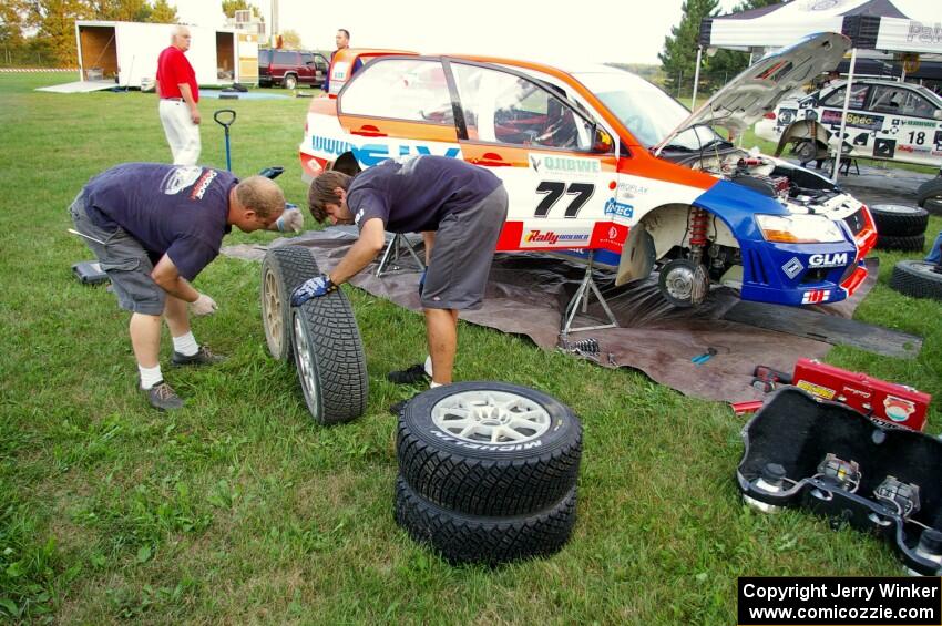 Alfredo DeDominicis / Massimo Daddovei Mitsubishi Lancer Evo VII at Akeley service (4).