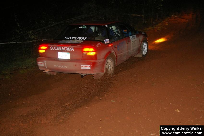 Craig Walli / Jonah Liubakka hang the tail out through a left-hander near the end of Echo Lake 1, SS3, in their Saturn SL-2.